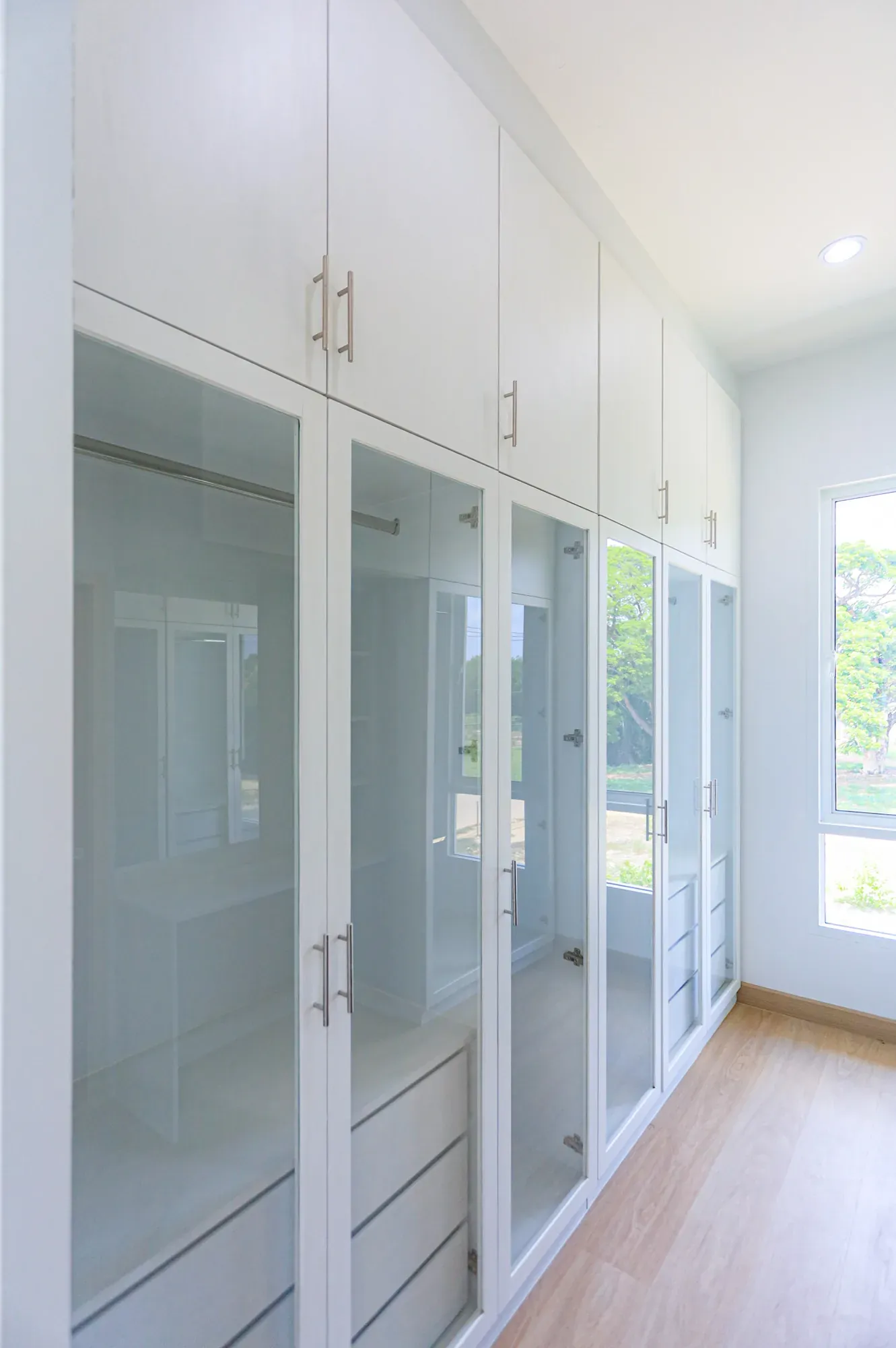 ทางเดิน walk-in closet